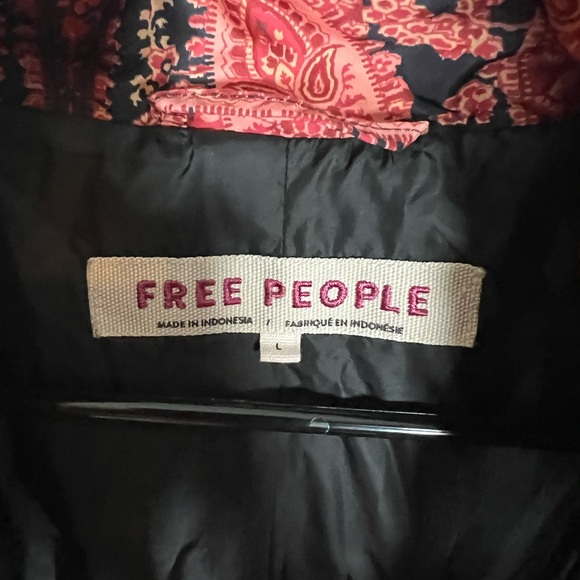 Free People Oversized Paisley Patterned Pink and Black Puffer Vest - Picture 7 of 8